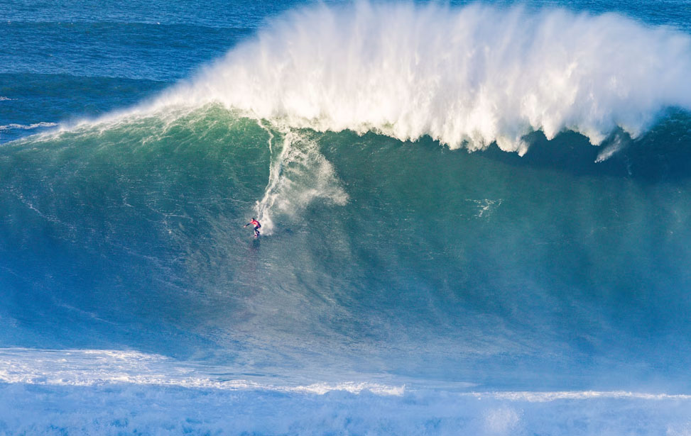 Praia do Norte & giant waves